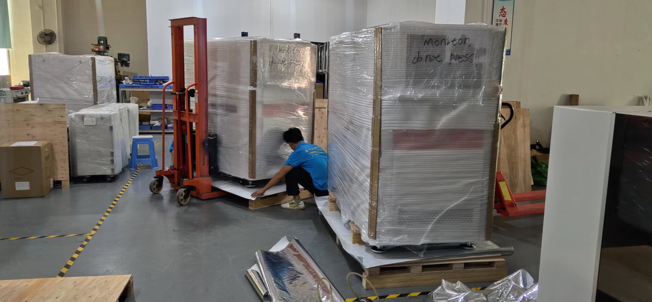 Las máquinas de marcado láser de R-Tek exportadas a países extranjeros están siendo empaquetadas